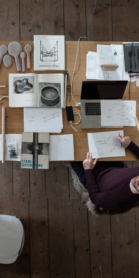 Person bei der Arbeit im Büro