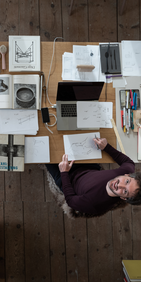 Person bei der Arbeit im Büro